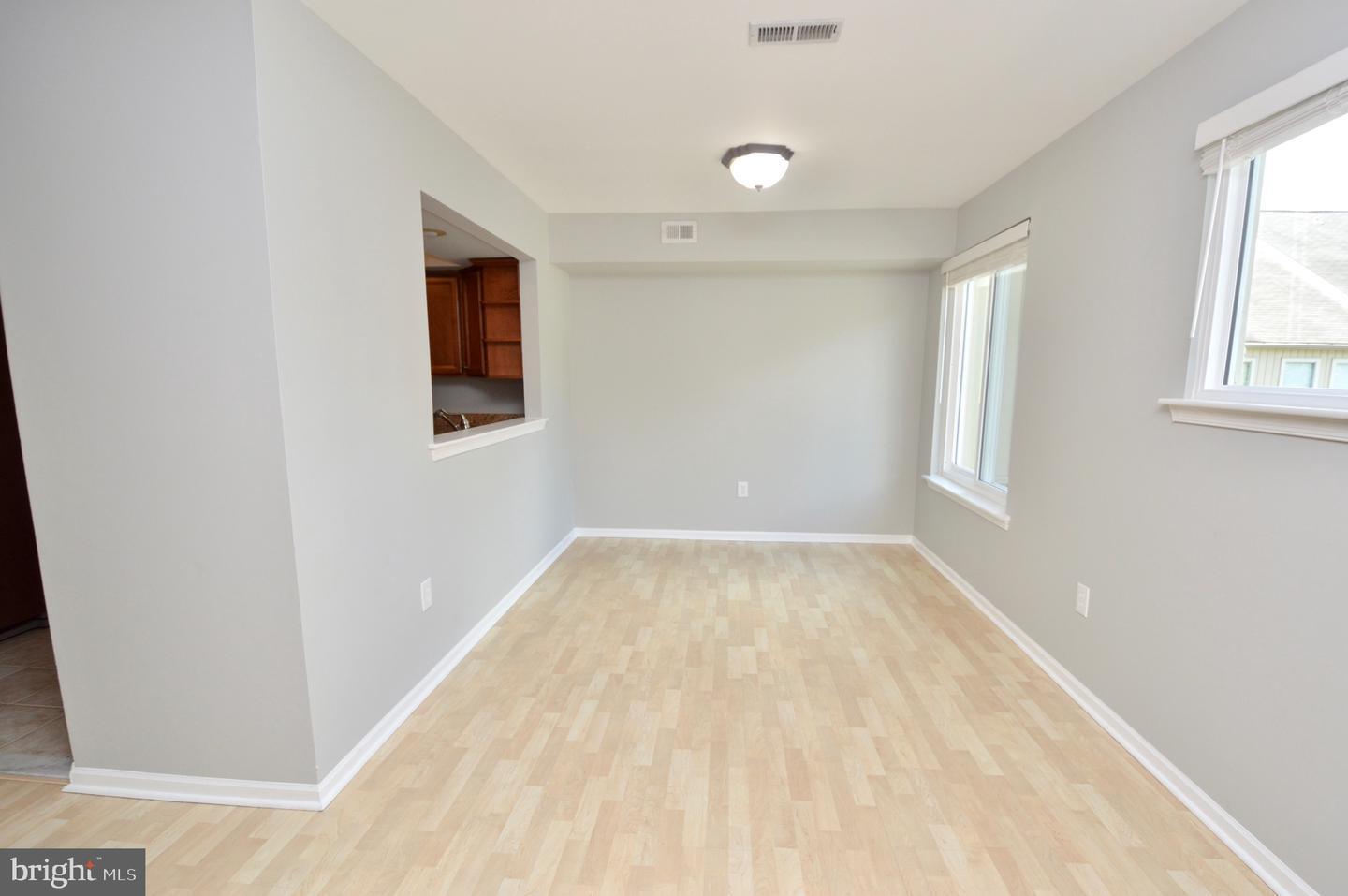 Building Photo - 340 Woodlake Dr