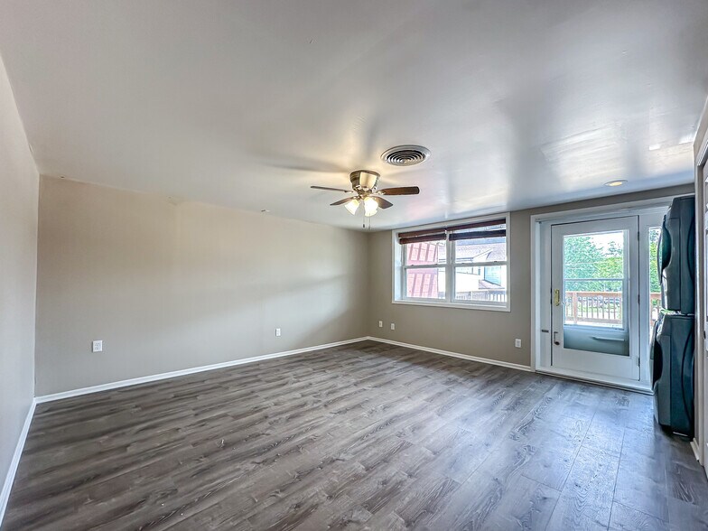 Building Photo - 2039 Winnebago St