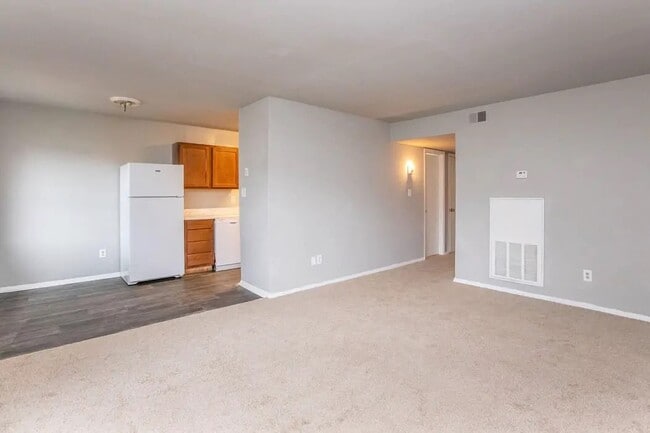 Building Photo - 6110 Cricklewood Dr