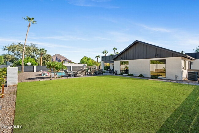 Building Photo - 3842 E San Miguel Ave