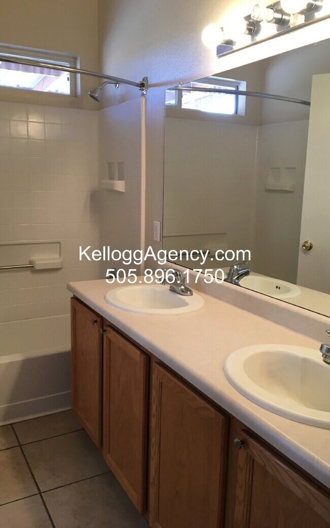 Building Photo - Enchanted Hills - 3BR/2Bath - NO CARPET