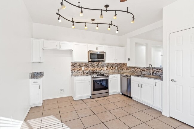 Building Photo - 7060 S Red Maids Dr