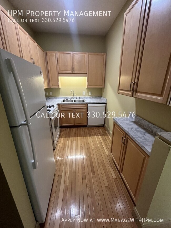 Building Photo - 2404 Prospect Ave E