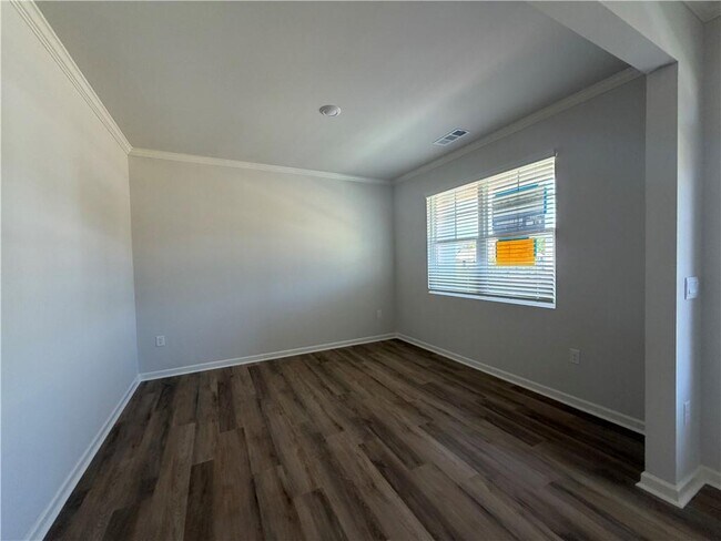 Building Photo - 178 King Vlg