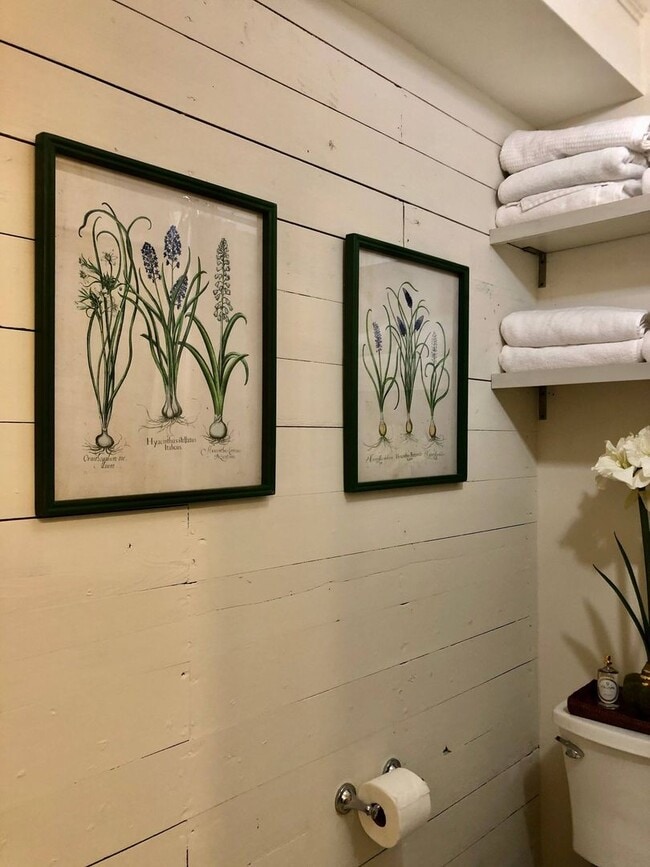 Building Photo - Available June 2026 – Furnished 1BR in Hundred Oaks | Utilities Included