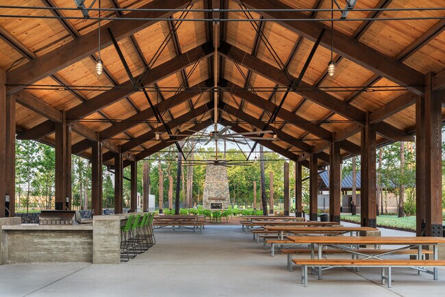 Building Photo - 16807 Hemlock Grove Dr