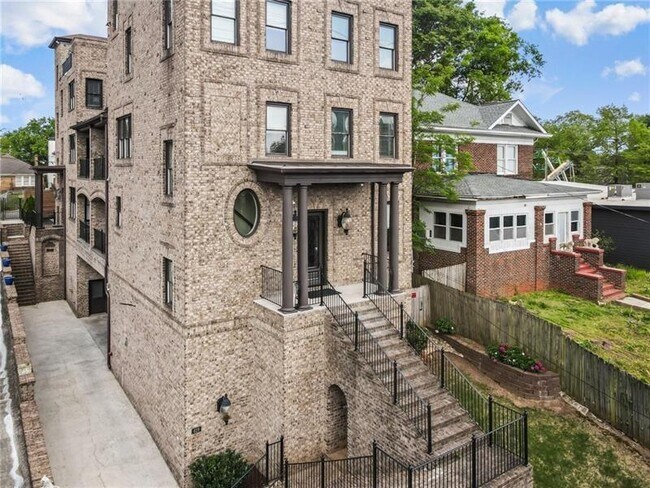 Building Photo - 629 Boulevard NE