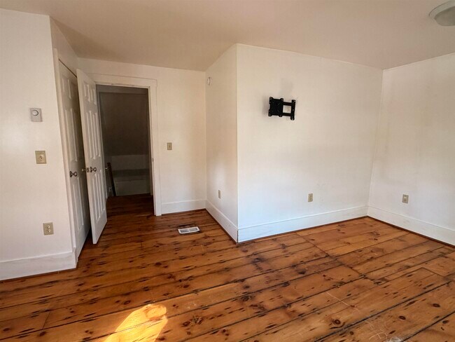 Building Photo - 27 Ashuelot St