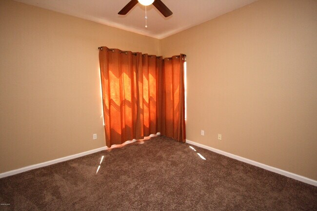Building Photo - 6655 N Canyon Crest Dr