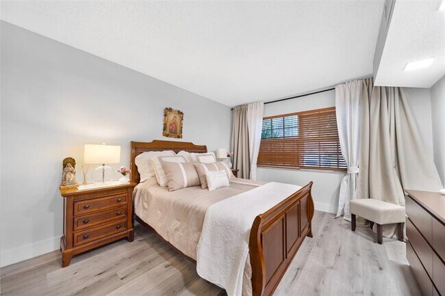 Building Photo - 903 Cypress Grove Dr