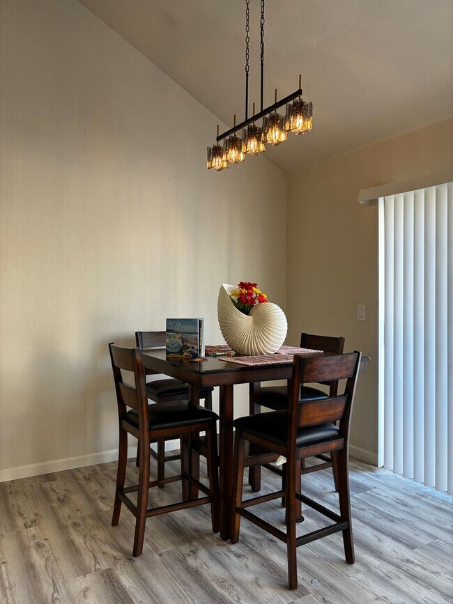 Building Photo - Beautiful La Jolla Condo – Fully Furnished