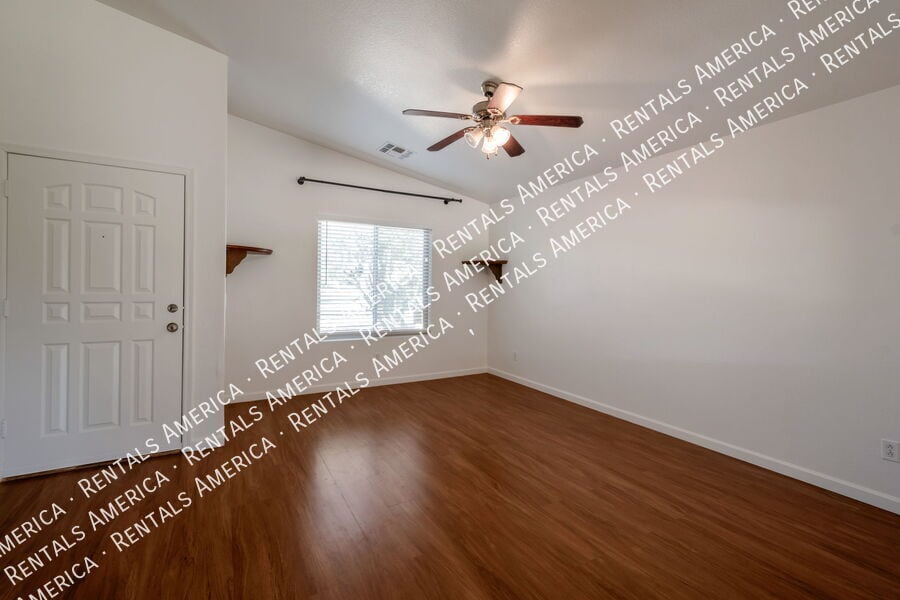 Building Photo - 1745 E Cheyenne St