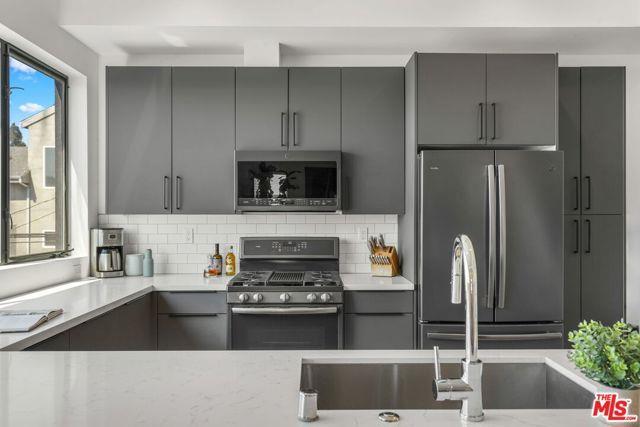 Building Photo - 3724 1/2 Vinton Avenue Apt #1/2, Los Angel...