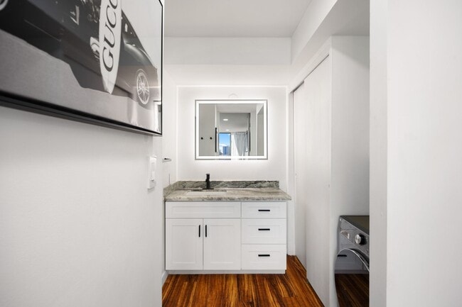 Building Photo - Luxury Waikiki Living with Panoramic Ocean & Sunset Views