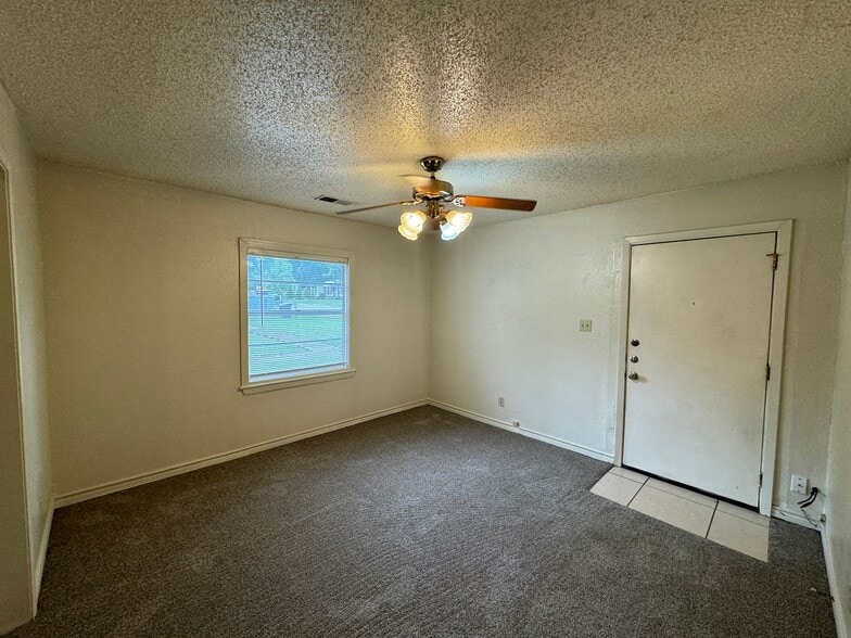 Building Photo - 1301 Franz Dr