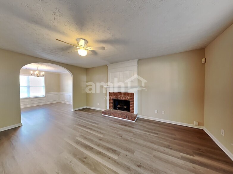 Building Photo - 820 Whitecrest Ct