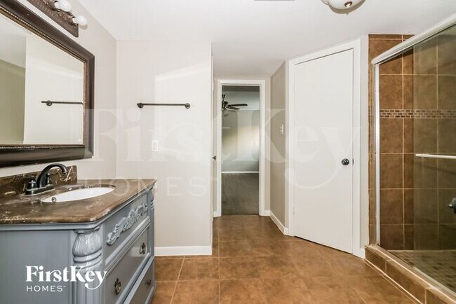 Building Photo - 2703 Shady Bayou Ln