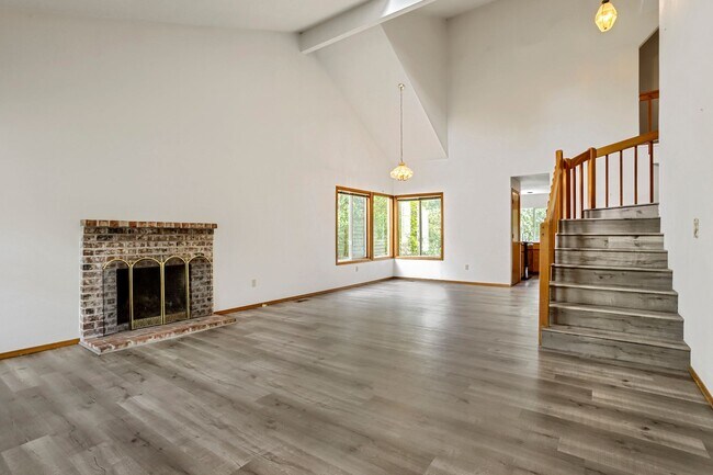 Building Photo - 3BR/2.5BA Two-Story Home in Bethany/NW Portland — Expansive Backyard Deck, Fully Fenced Yard & 2-...