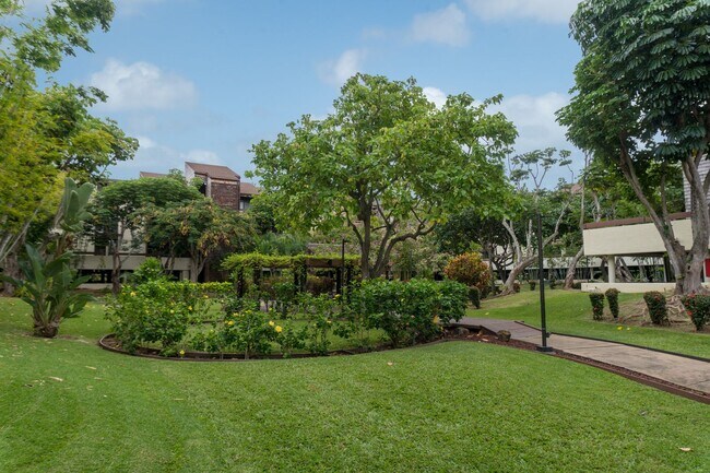Building Photo - Spacious 2BD/2BA Condo with 2 Covered Parking Stalls in Kailua