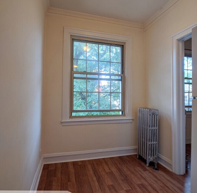 Building Photo - 2536 N Sawyer Ave