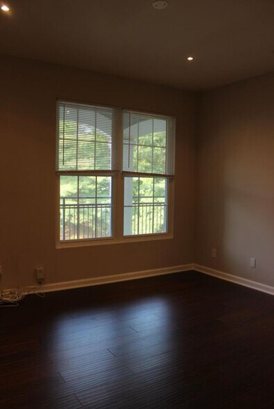 Building Photo - 46620 Drysdale Ter