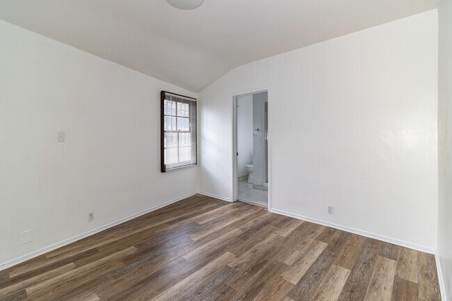 Building Photo - 3940 Hubert Ave