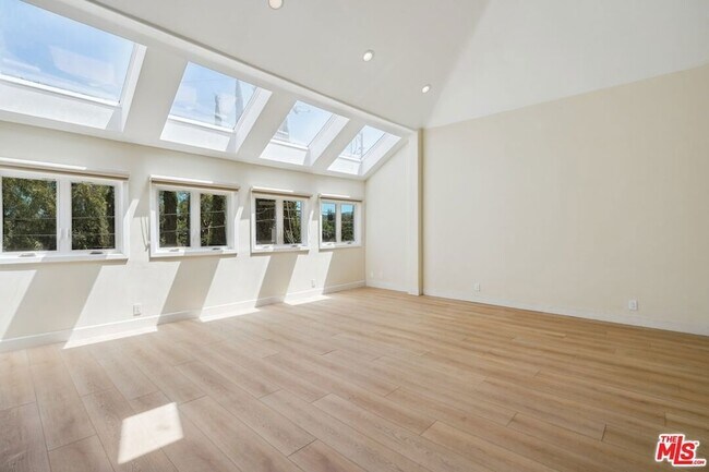 Building Photo - 5131 Campo Rd