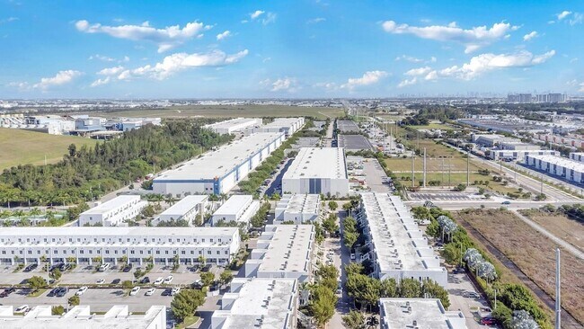 Building Photo - 10220 NW 63rd Terrace