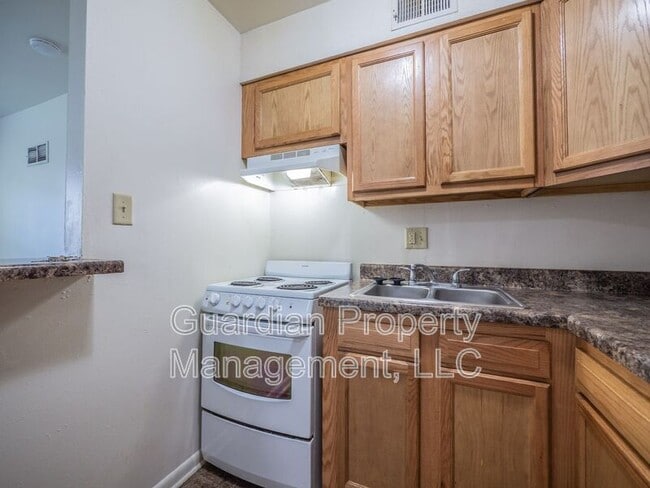 Building Photo - 1115 N College Dr