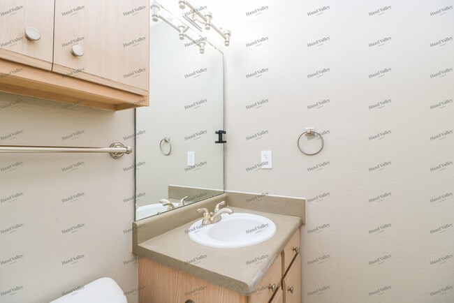 Building Photo - 5381 Lakewood Terrace