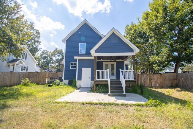 Building Photo - Charming 3-Bed, 3.5-Bath Home Near Augusta...