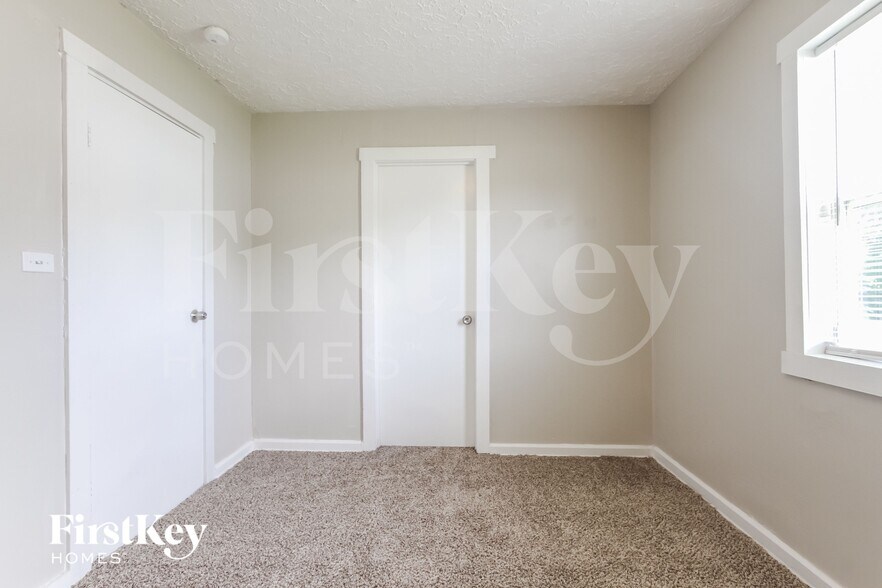 Building Photo - 2752 S Rybolt Ave