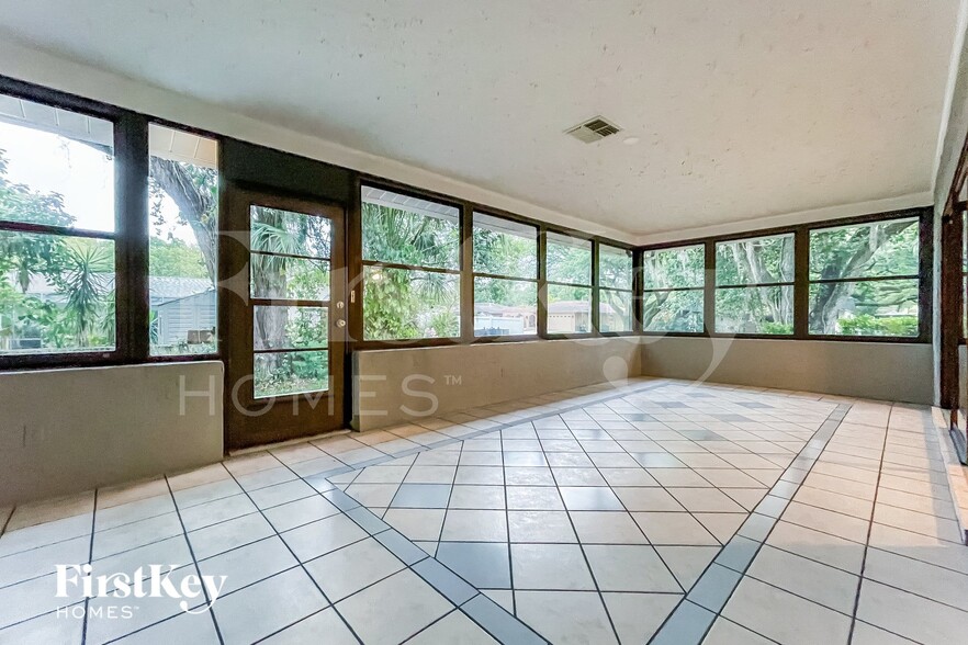 Building Photo - 7631 Tall Tree Ct