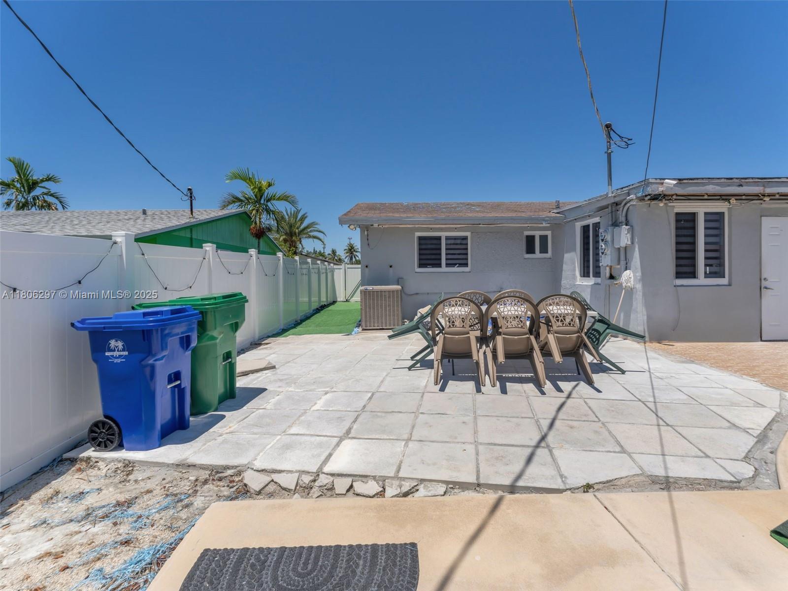 Building Photo - 1811 SW 97th Ter