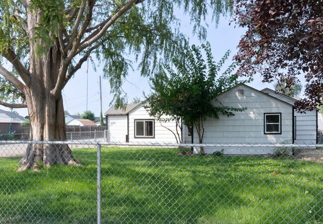 Building Photo - 1117 N Midland Blvd