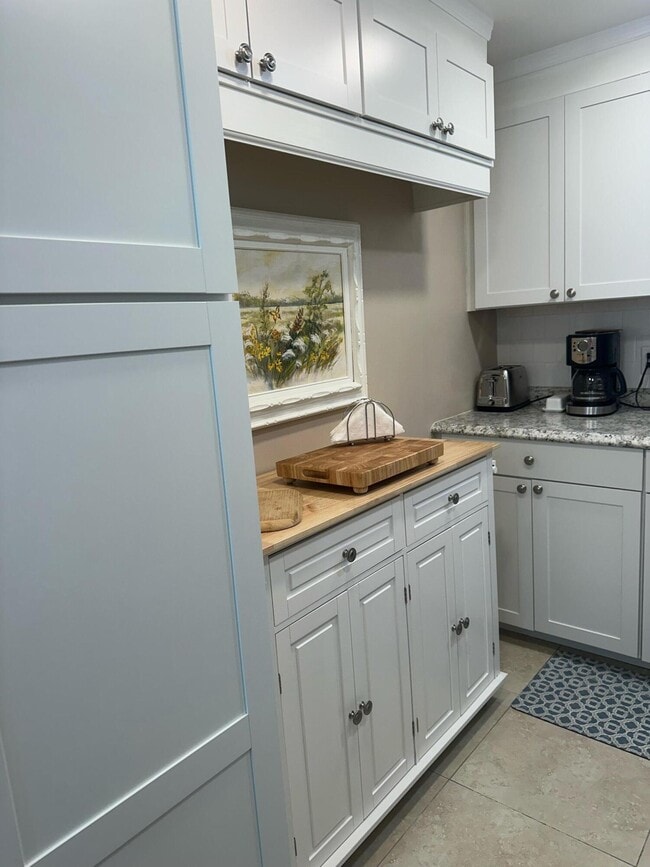 Building Photo - 51 Tilford C