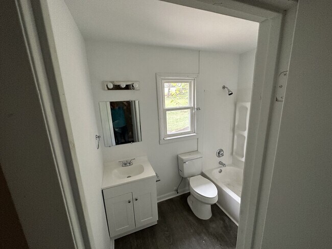 Building Photo - 1307 County Home Rd