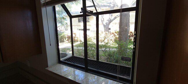 Building Photo - 2936 SW 22nd Cir