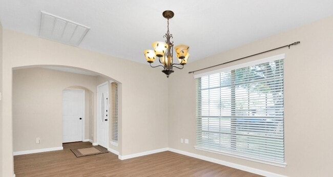 Building Photo - 1622 Manor Dr