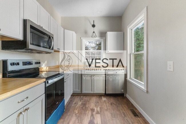 Building Photo - 555 Baldwin Ave