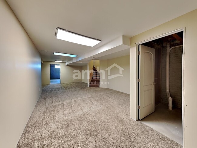 Building Photo - 942 Mill Run Dr