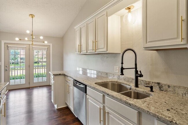Building Photo - 663 Amphitheater Dr