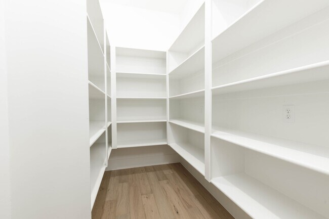 Building Photo - Gorgeous single story with RV Garage in Majestic Fields