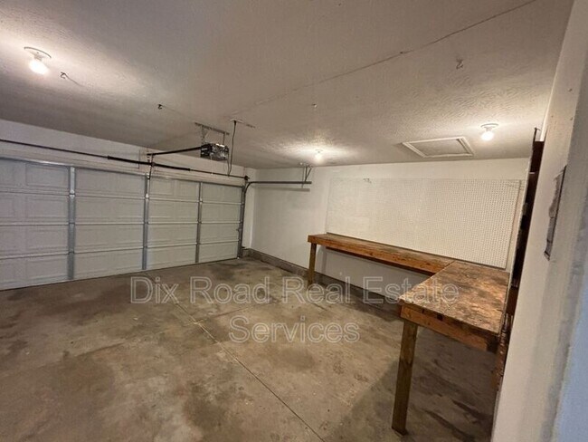 Building Photo - 954 Hathaway Dr