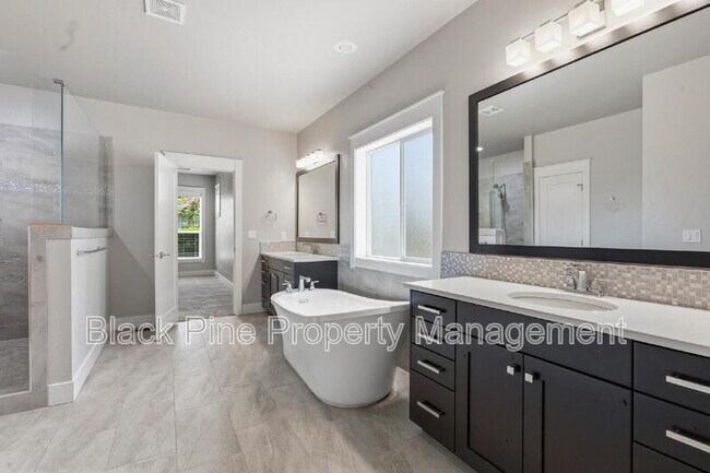 Building Photo - 3761 W Renhold Dr