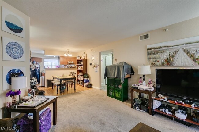 Building Photo - 2750 Durango Dr