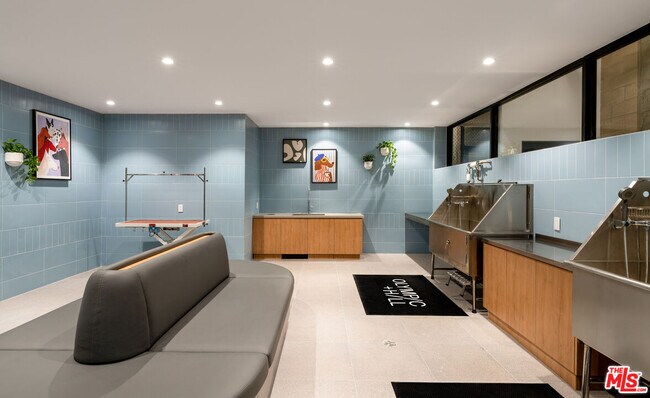 Building Photo - 230 W Olympic Blvd