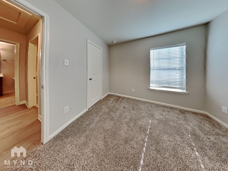 Building Photo - 5715 Rainbow Rd.