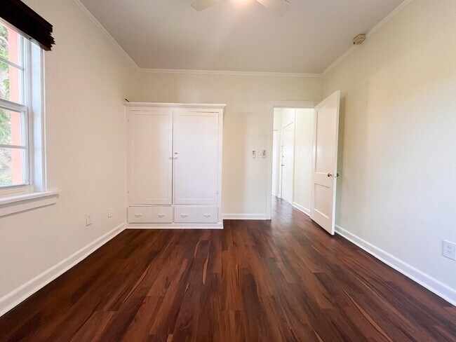 Building Photo - 623 Park Pl