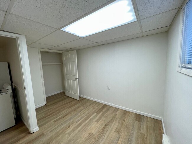 Building Photo - LOWER SOUTH HILL ONE BEDROOM CLOSE TO HUCKLEBERRY MARKET